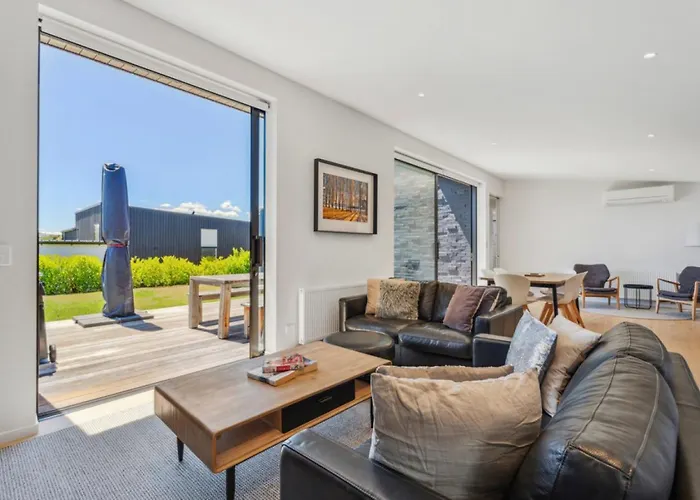 Entertainers Dream, Luxury, Sunny, Spacious, Sleeps 6 * Wanaka