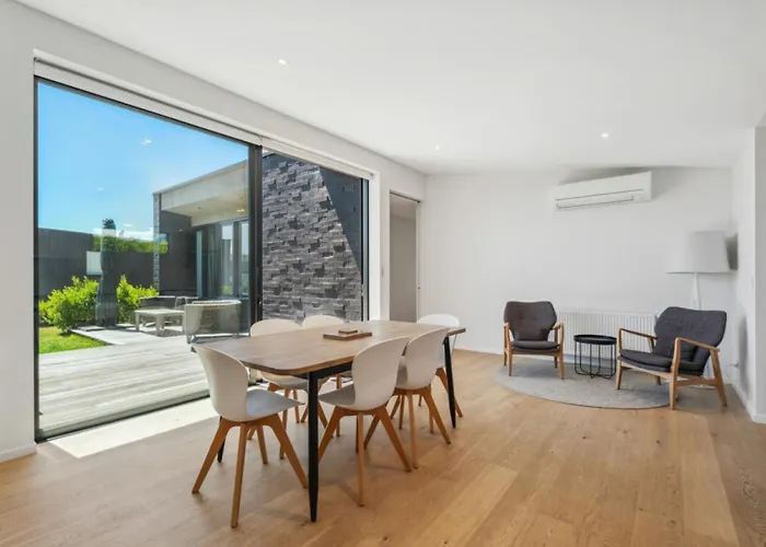 Holiday home Entertainers Dream, Luxury, Sunny, Spacious, Sleeps 6 Wanaka