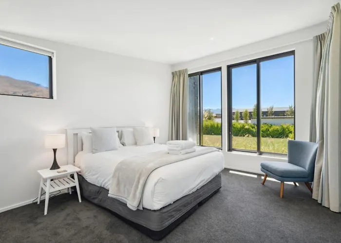 Entertainers Dream, Luxury, Sunny, Spacious, Sleeps 6 * Wanaka