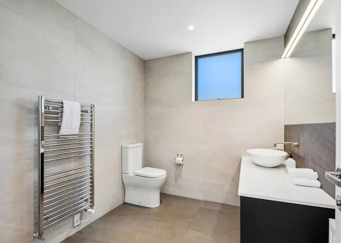 Holiday home Entertainers Dream, Luxury, Sunny, Spacious, Sleeps 6 Wanaka