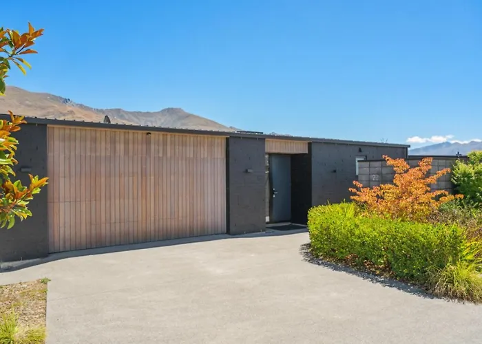 Entertainers Dream, Luxury, Sunny, Spacious, Sleeps 6 Holiday home Wanaka