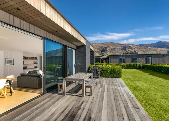 Entertainers Dream, Luxury, Sunny, Spacious, Sleeps 6 Wanaka